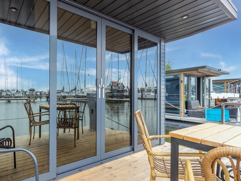 Luxury Houseboat in Volendam Marina, photo 10