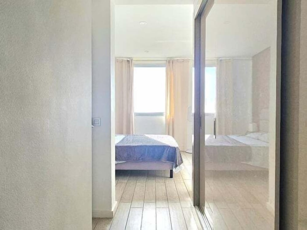 Ocean Garden 2BR Apartment Heated Pool Parking