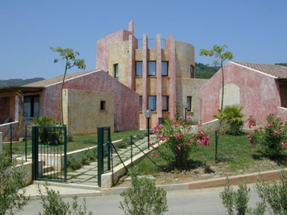 Il Borgo di Porto Corallo