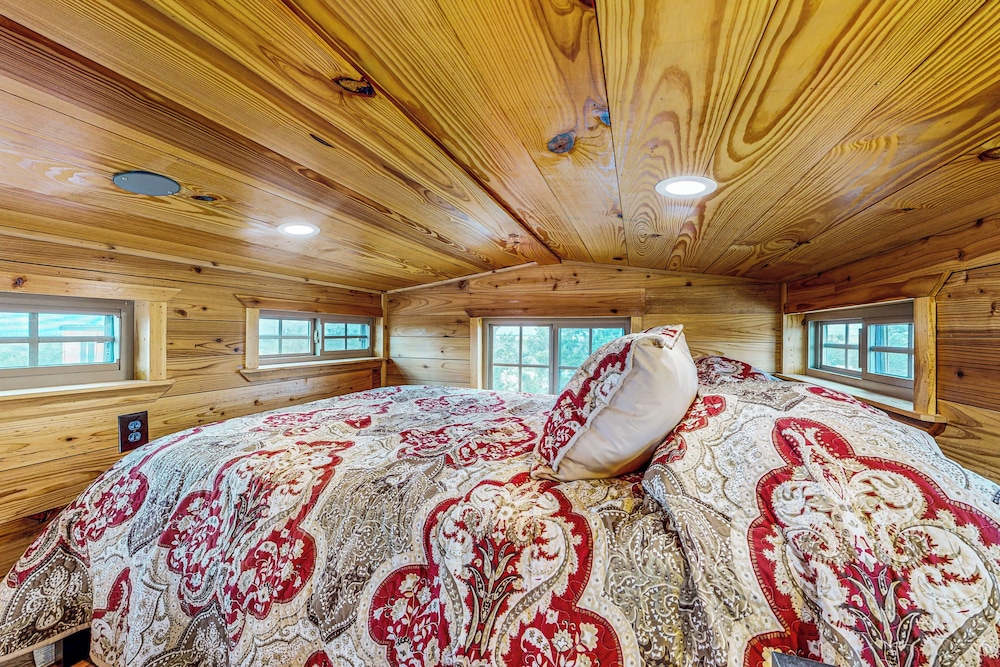 Charming Studio Cabin on the Ranch