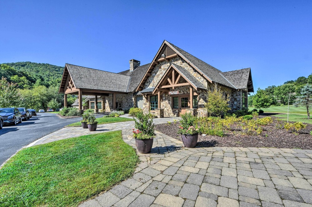 Chic Sky Valley A-frame Cabin w/ Pool Access! view 4