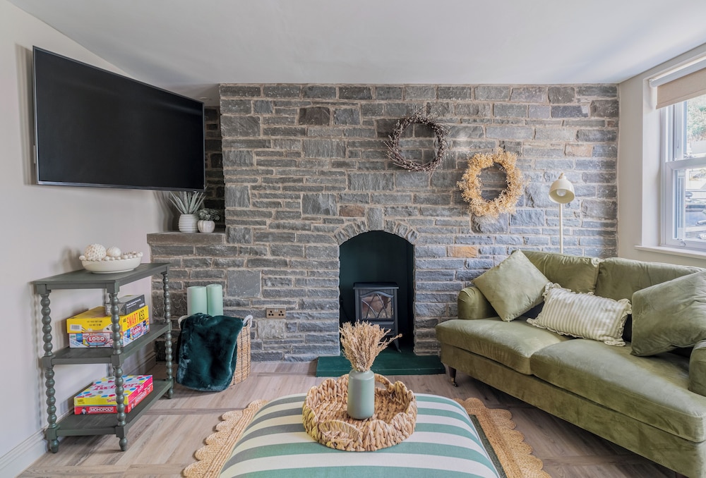 Cottage Cwtch