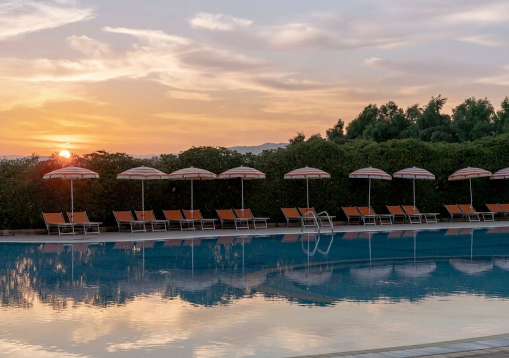 Madama club village