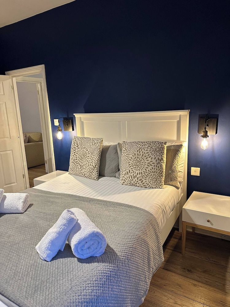 Bright Open-plan Apartment in Welling, South East London