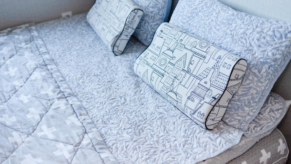 Bed & Sleeping Area