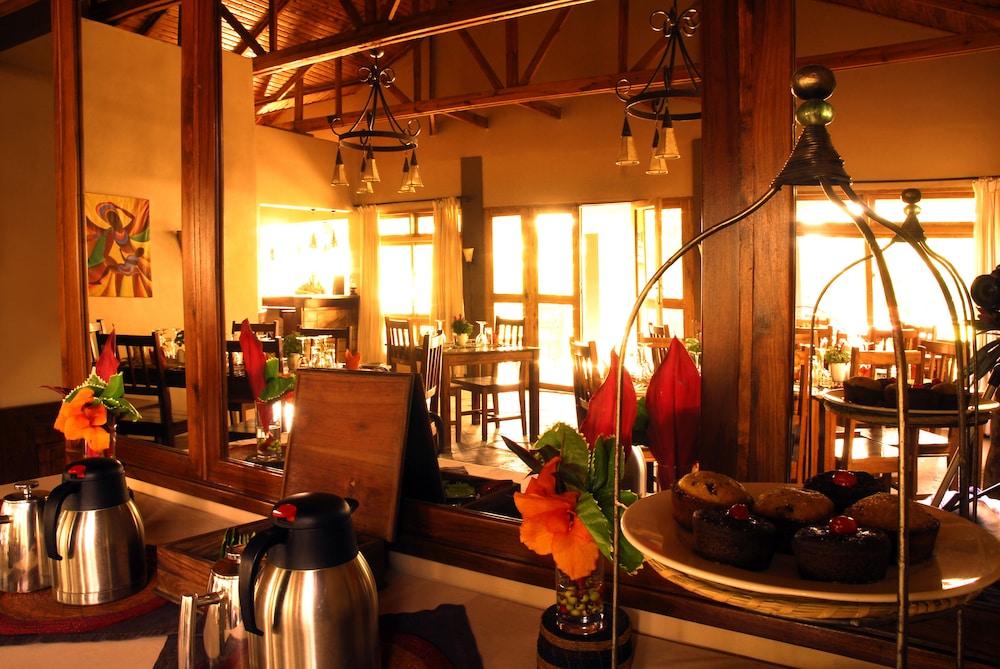Ahadi Lodge