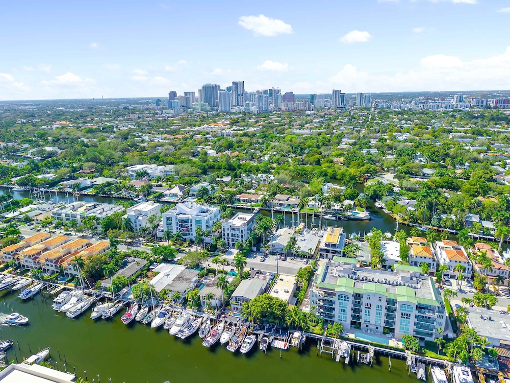 320-1 Las Olas Boulevard
