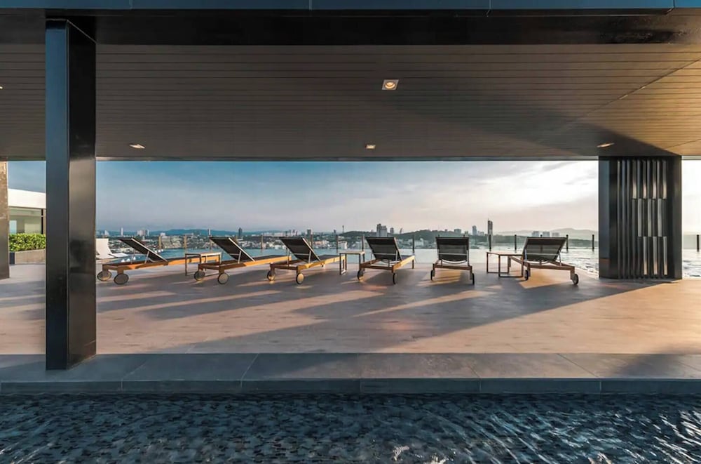 Fully Furnished Excellent Location -next to Beach