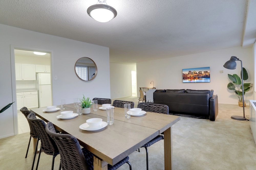 Crystal City Apt Close to Airport