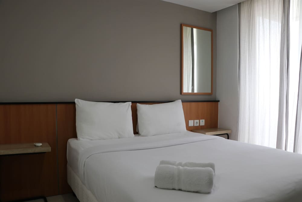 Fancy And Nice Studio Room At West Vista Apartment