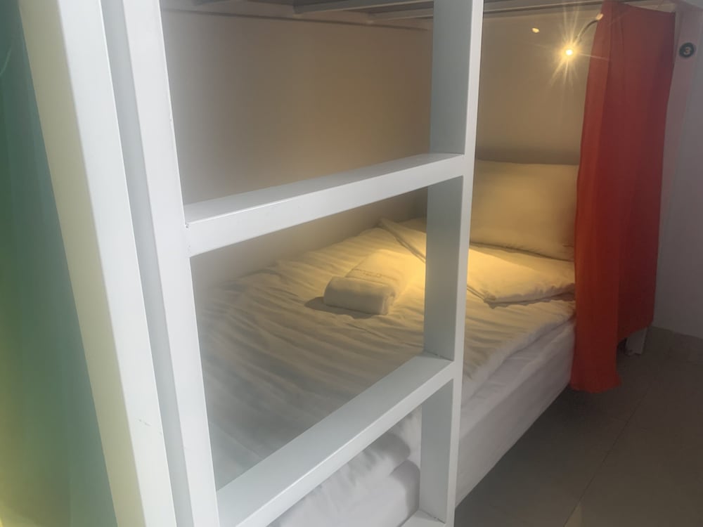 Central Beach Hotel - Hostel
