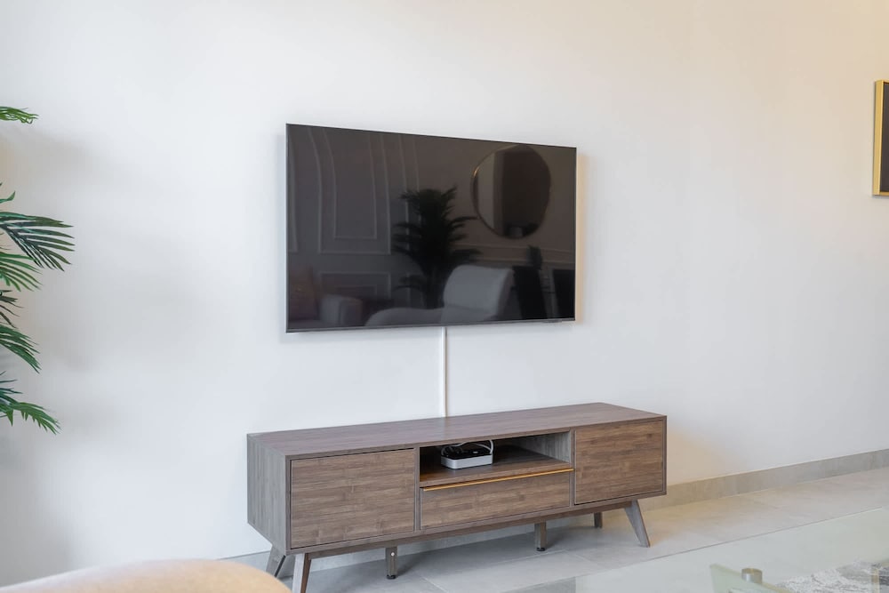 A Fantastic 1 Bed Flat Located in JVC