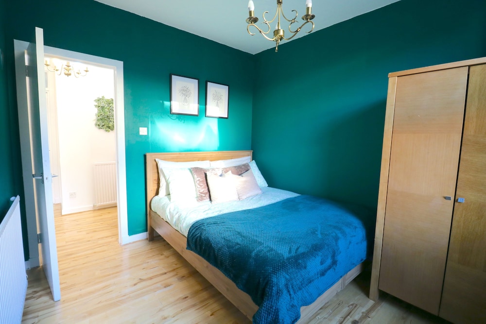 Comfortable Apartment in West End