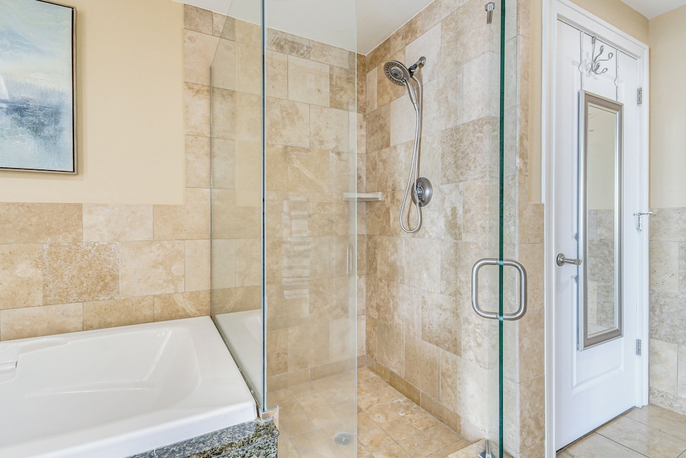 Walk to Beach: Luxury Biloxi Condo w/ Pool Access!
