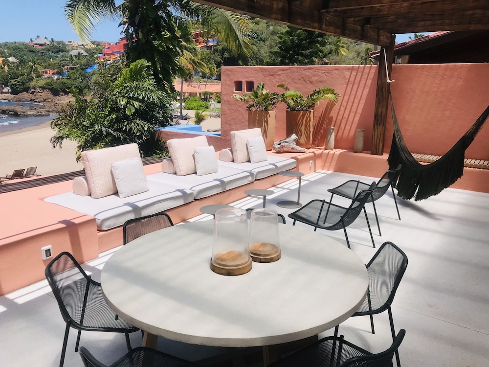 El Careyes Club & Residences
