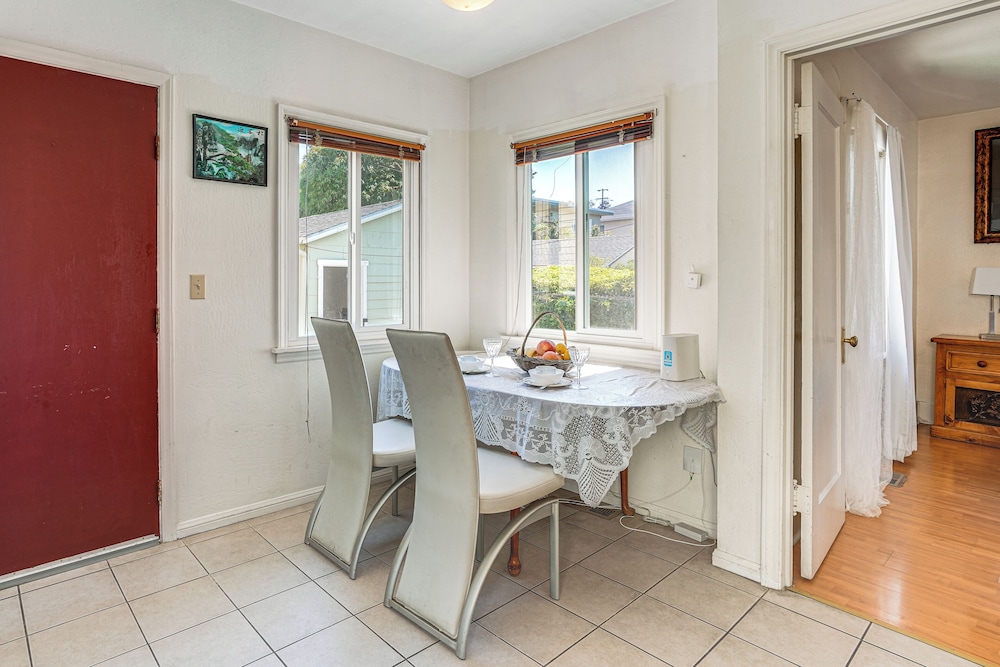 Walkable East Bay Home - 2 Mi to Bart Station