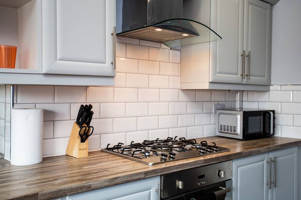 Large 3 Bed Apartment-sea Road