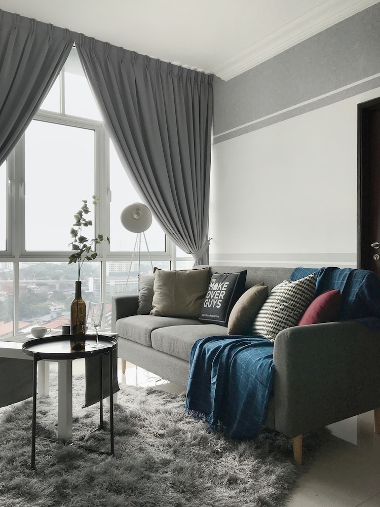 Boulevard Service Apartment KL by Airhost