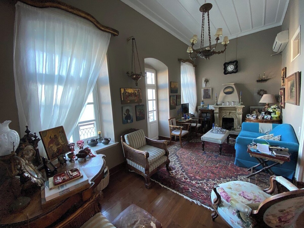 Seaside Neoclassical Property in Vaporia Ermoupoli