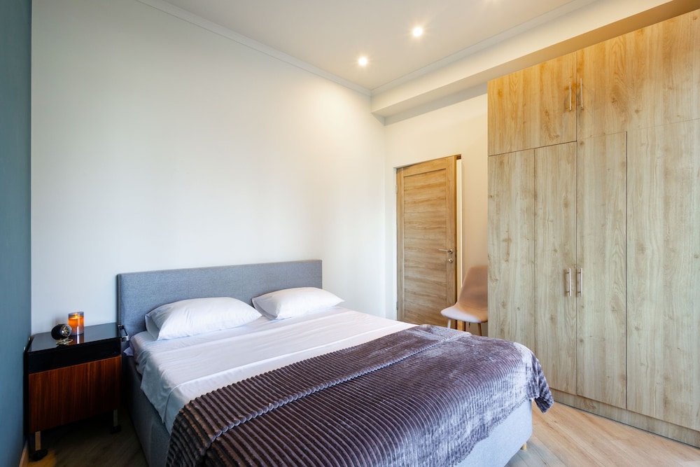 Apartments by Luxe Group DE114