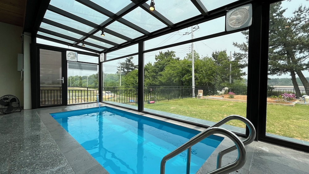 Sea & You pool villa pension