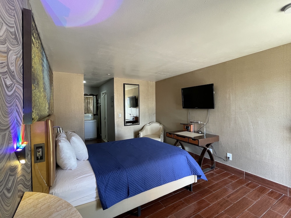 Crown Motel