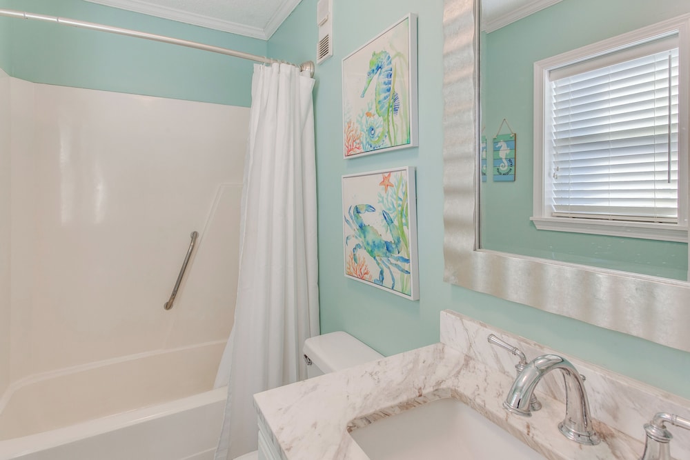 Walk to Shore: Ocean Isle Beach Resort-style Condo
