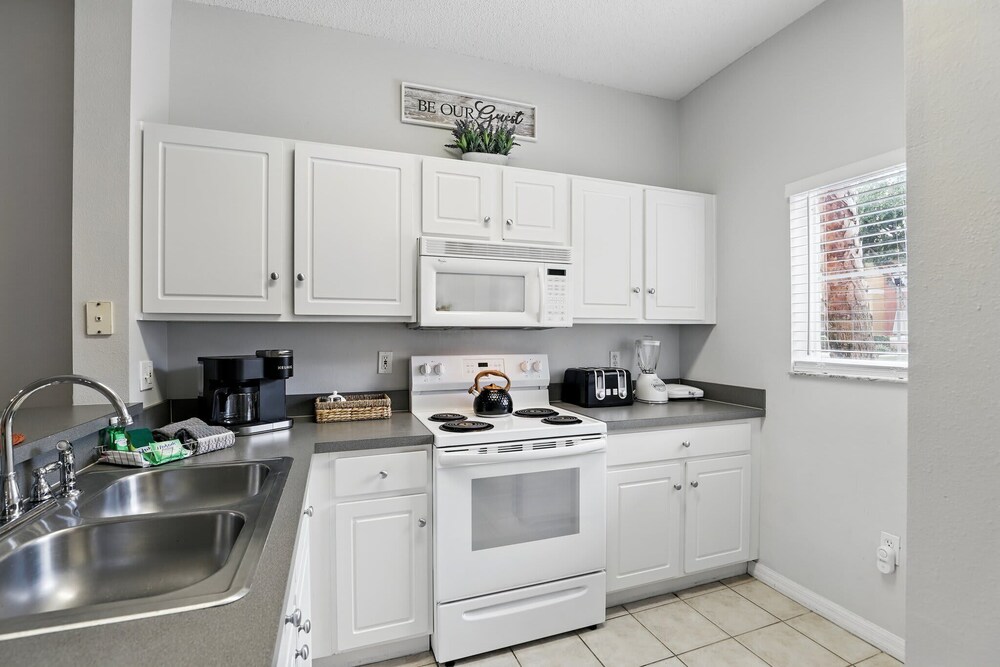 Disney Charm, Steps From Pool and Clubhouse!