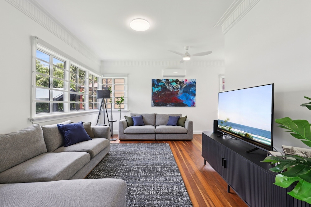 Spacious 3-bed Home in Morningside With Backyard