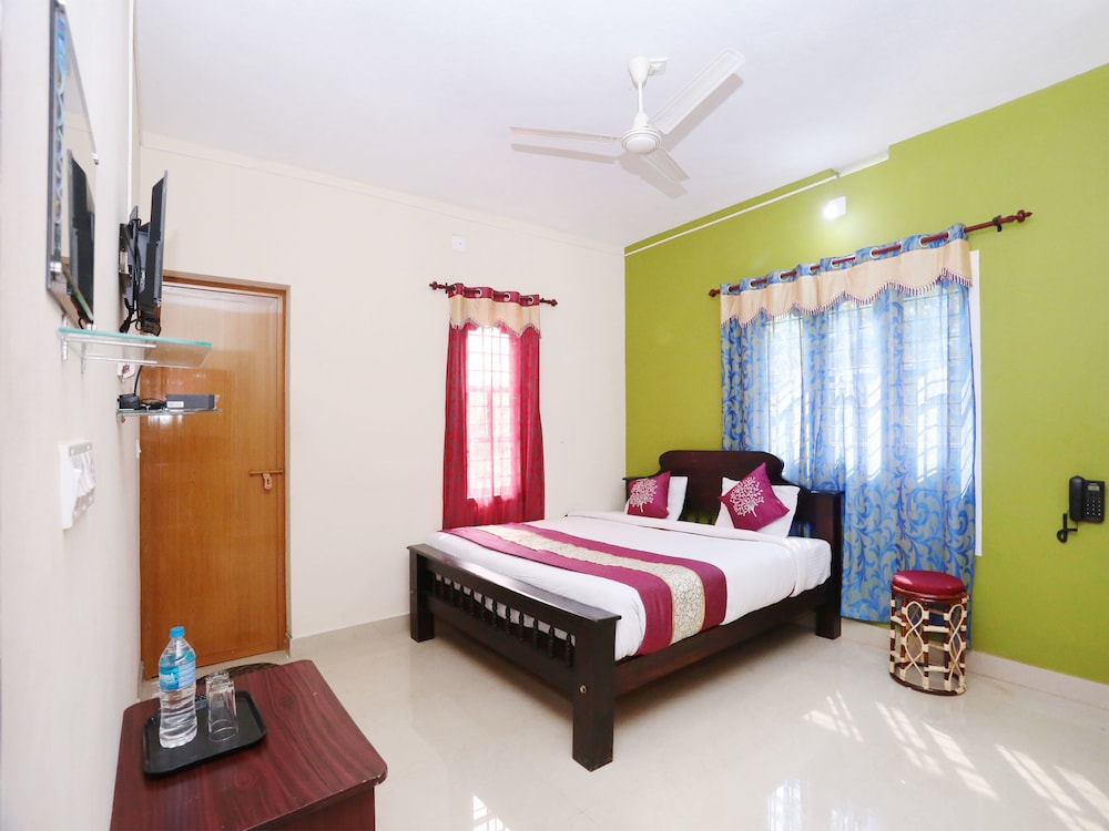 OYO 10421 La Flora Resorts