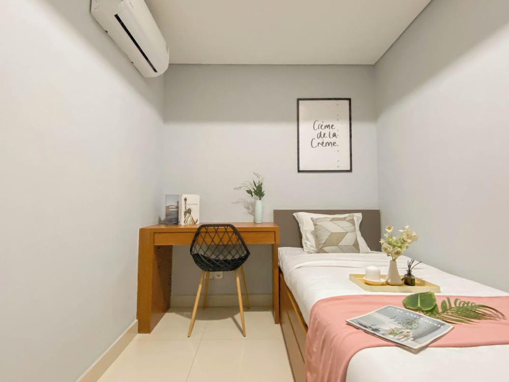 Simply Look And Best Deal 2BR at Pollux Chadstone Apartment