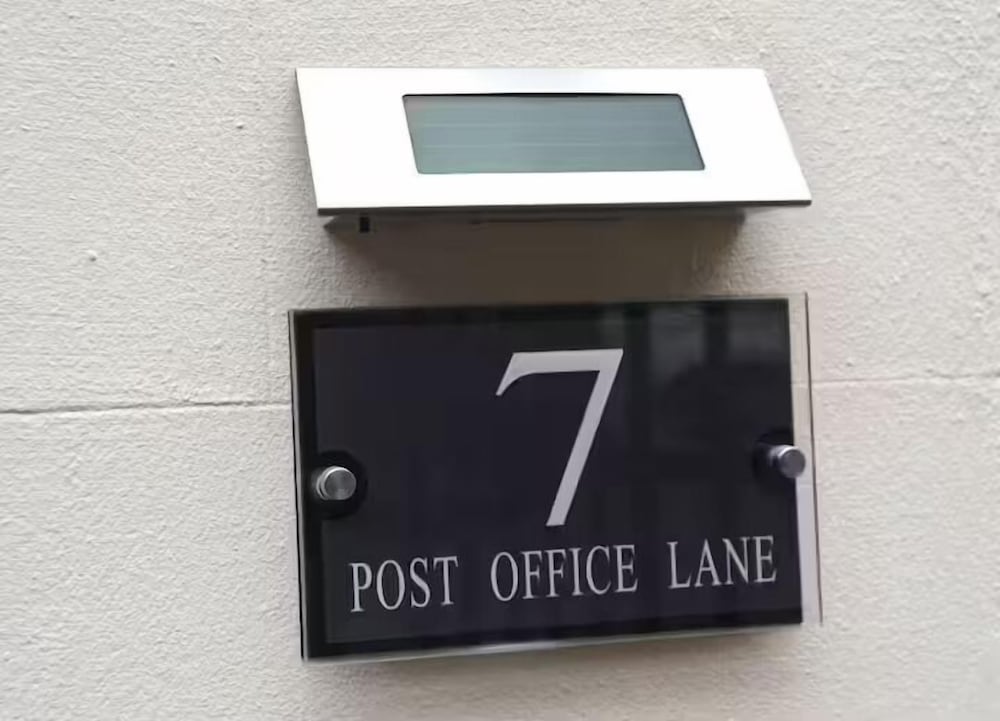 Stunning 1BR Apt in Central Cheltenham