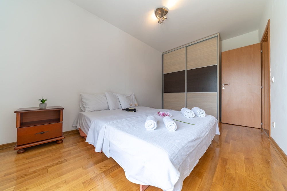 SMS Apartments