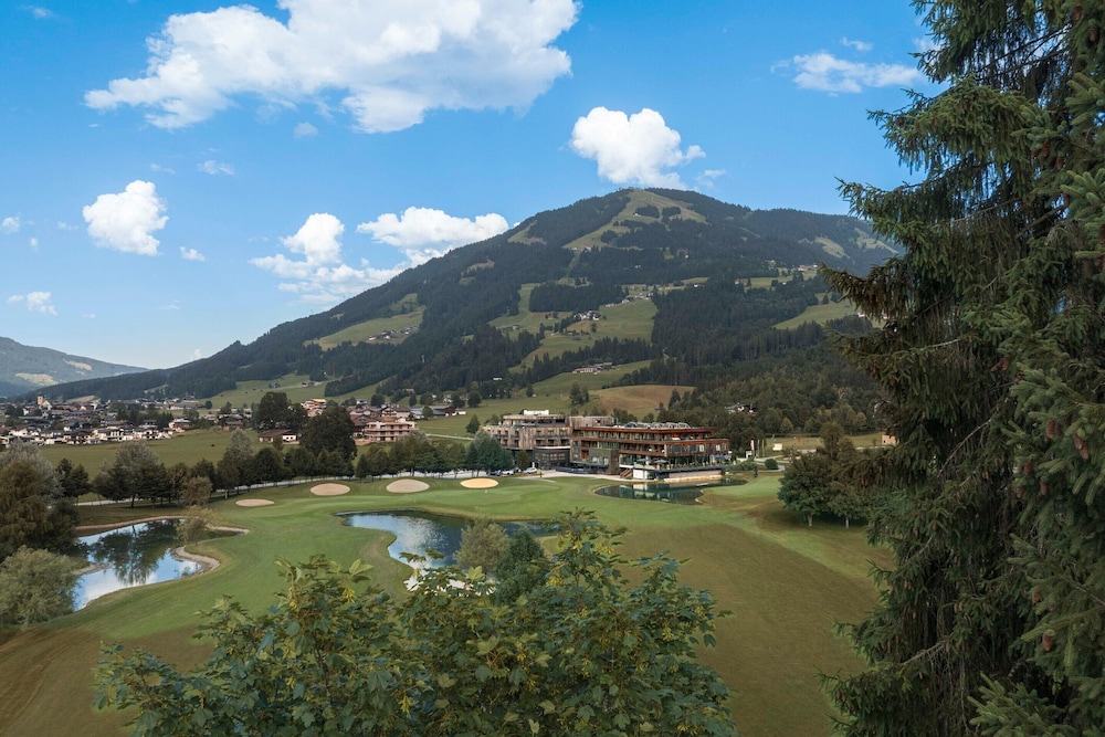 Exclusive Penthouse on the Golf Course