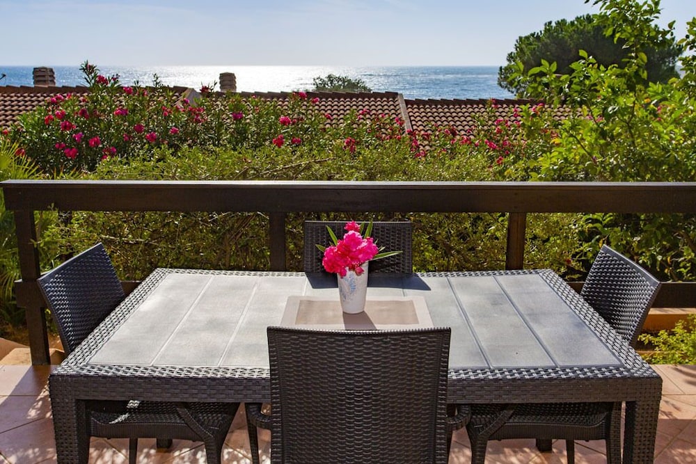 Budoni Homes Seaside, Ac And Bike