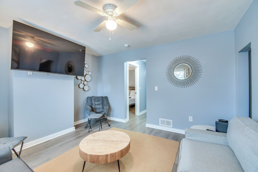 2 Mi to Dtwn Syracuse: Cozy Updated Apt!