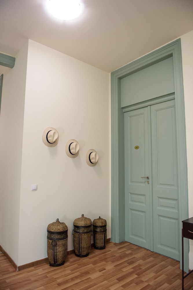 Athinas Street Inn
