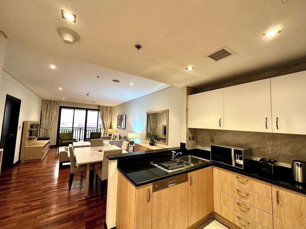 Lux BnB I Palm Jumeirah Resort I Palm Views