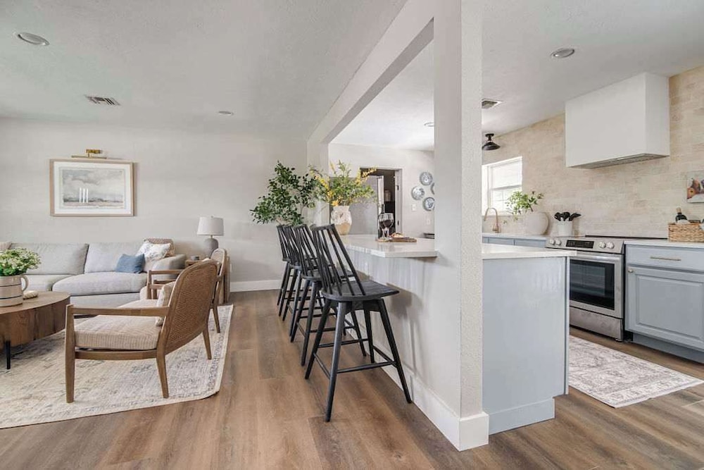 108 Wisteria Dr