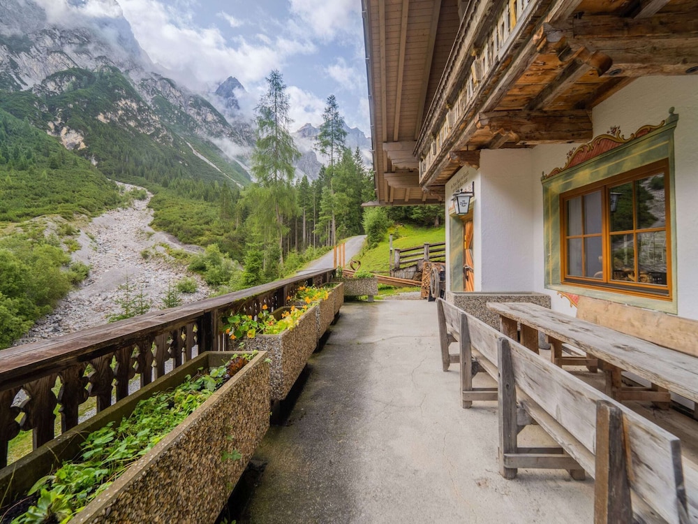 Quaint Alpine hut in the Stubaital With Sauna