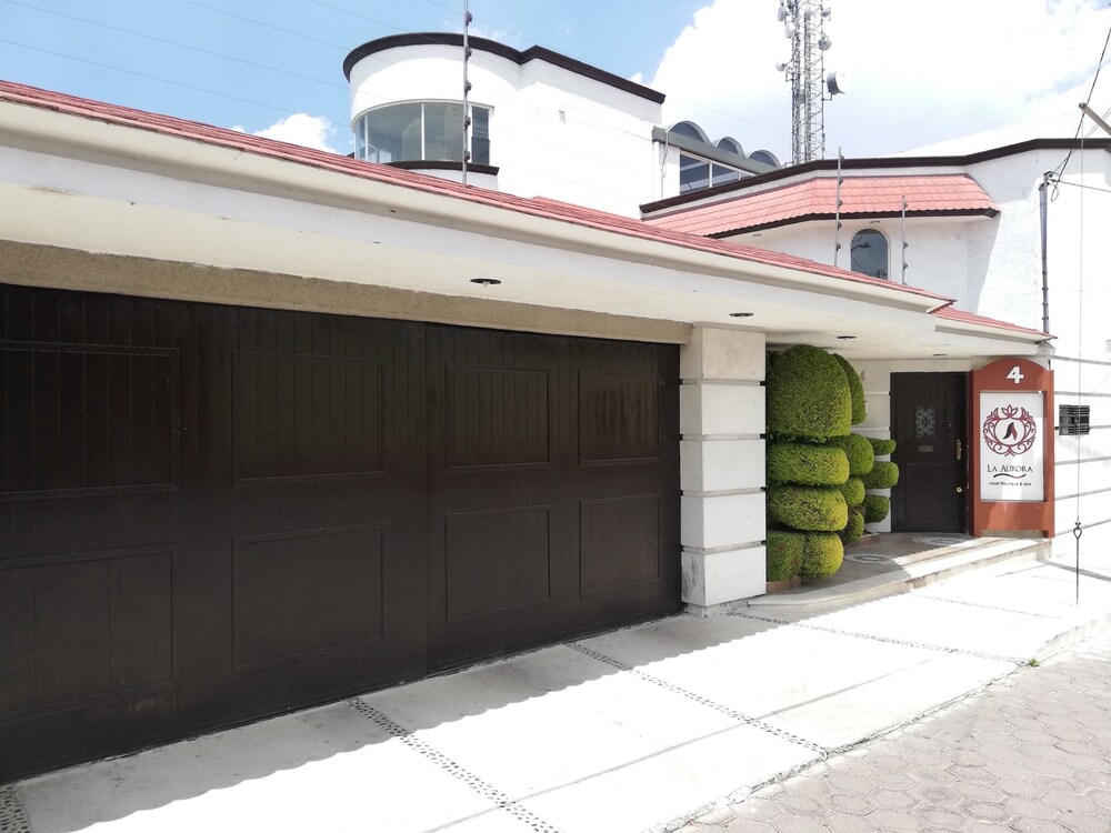 La Aurora Hotel like Home