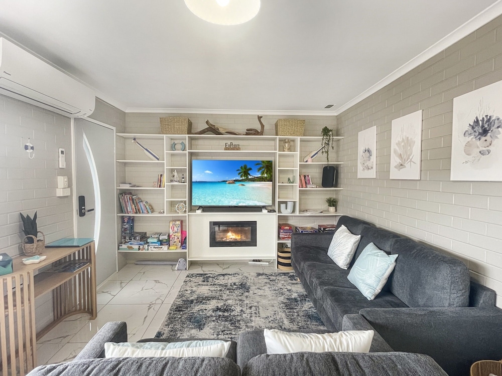 Serene Coastal Retreat With Carport