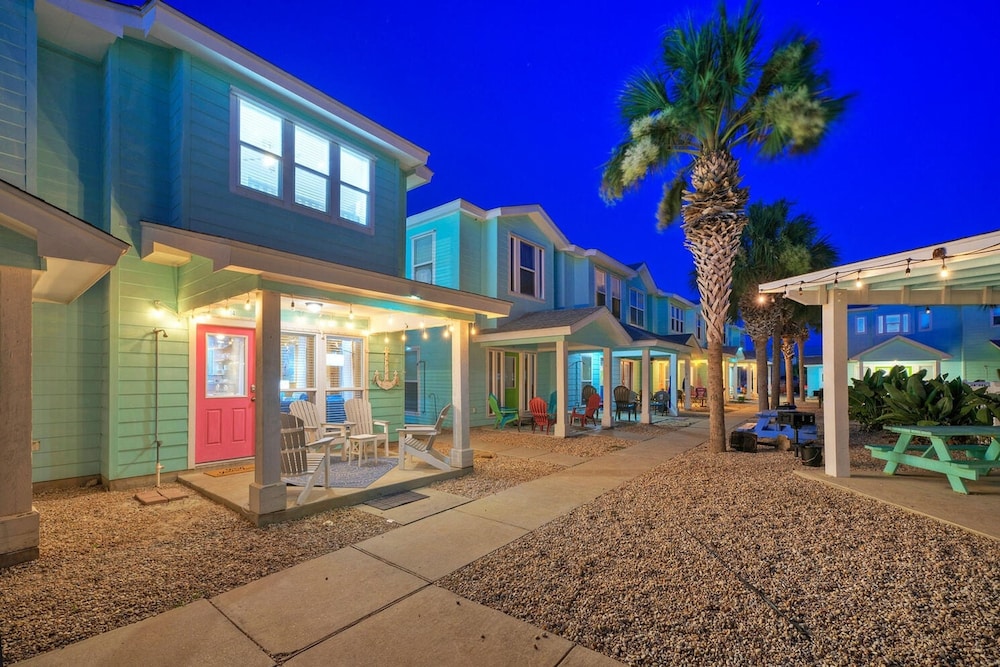 Daiquiri Daze by Avantstay Beach Fishing Pool