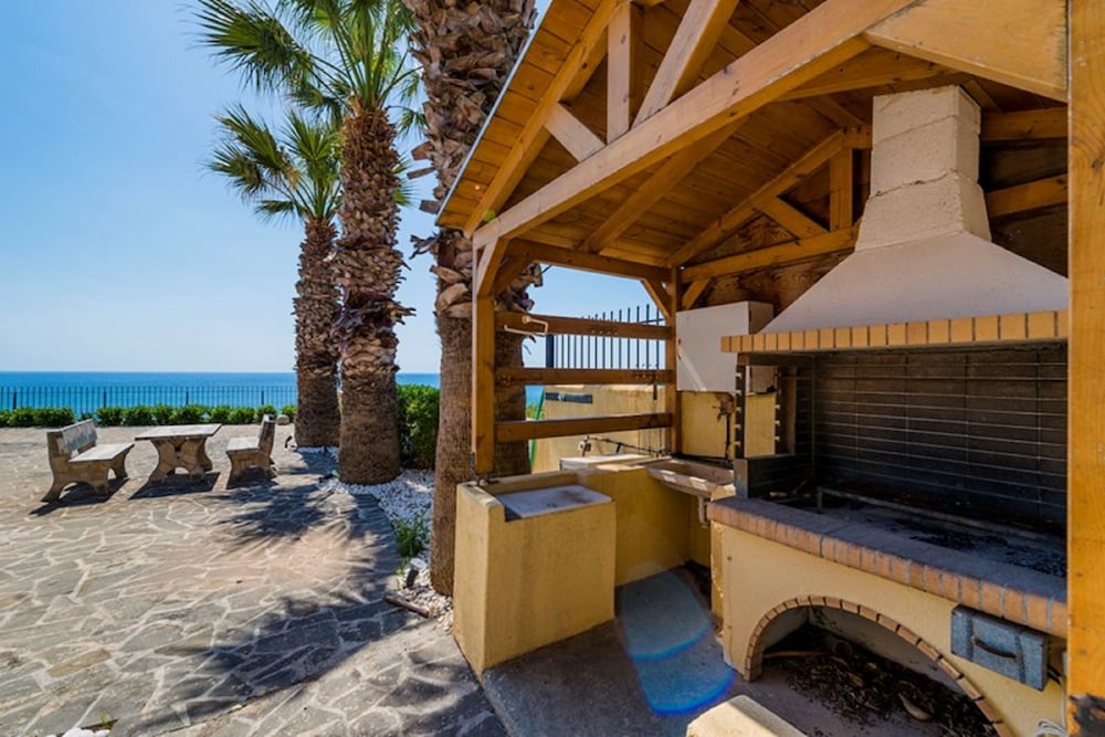Blue Asteri Villa