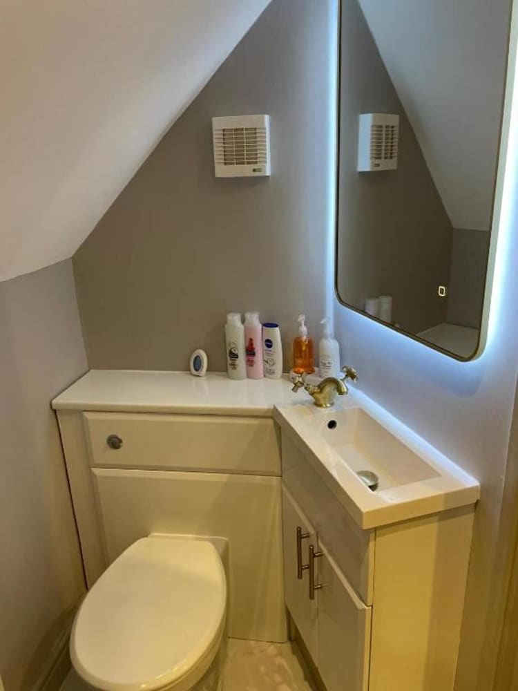 Near Beach - Sea View - Sleeps 6 - Parking