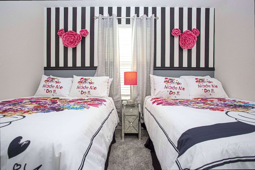 5BR Private Pool Resort Amenities Near Disney