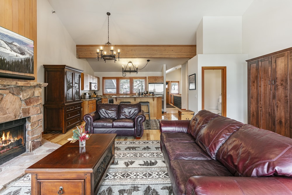 11 - Two Bedroom with Spa Enclave 2 Condo
