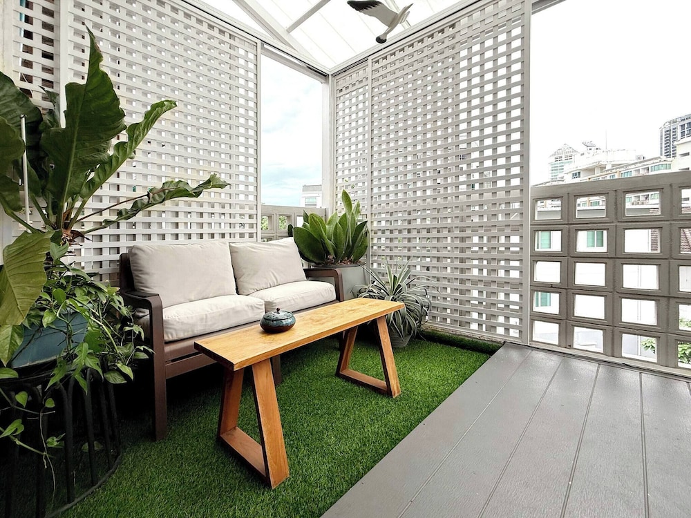 Stylish 3-bedroom Townhome in Heart of Bangkok