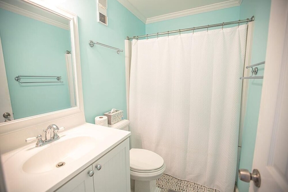 Feelin' Beachy-7a 2 Bedroom Home by RedAwning