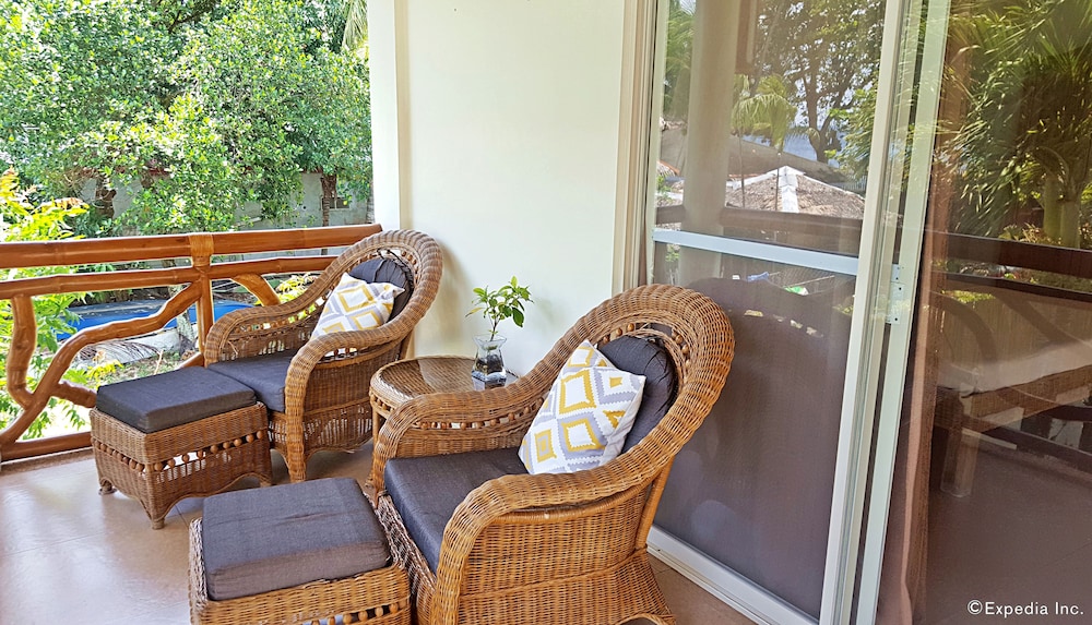 Mike's Dauin Beach Resort